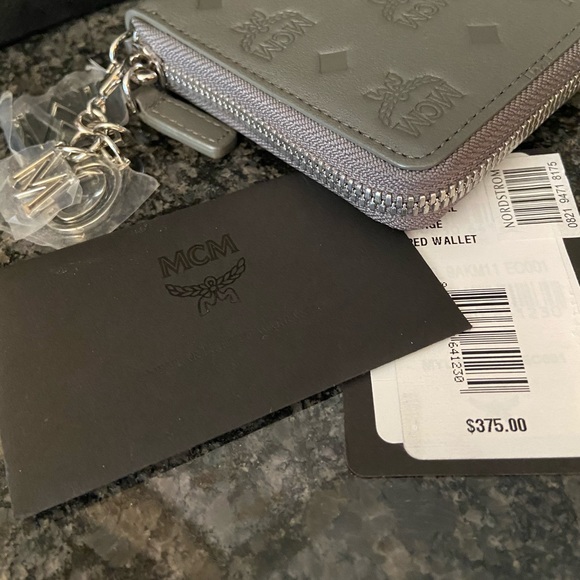 MCM Klara Leather Zip Wallet - Picture 4 of 10